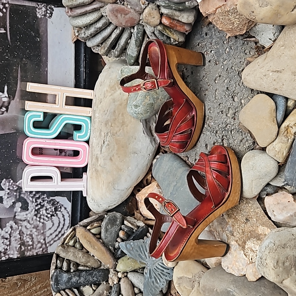 Vintage BareTraps leather platform sandal